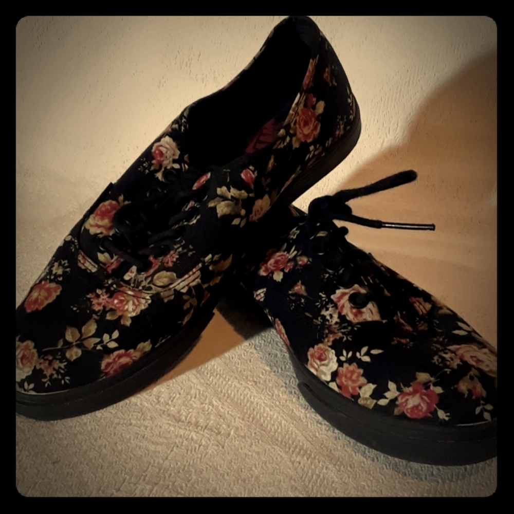Vans off the wall floral low top shoes
